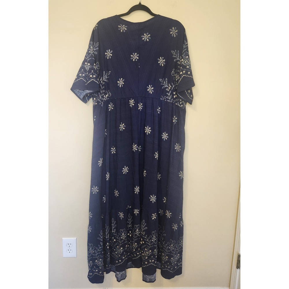 Bloomchic Navy Blue Embroidered Floral V-Neck Midi Dress Plus Size 18/20 NWT - Picture 2 of 5
